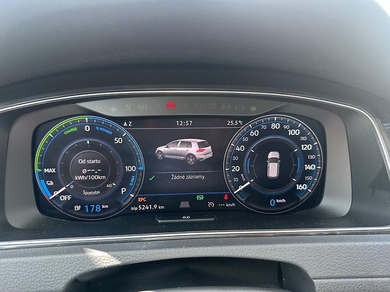 Volkswagen e-Golf (2020) 100kW, rezervace - fotka 27 z 30