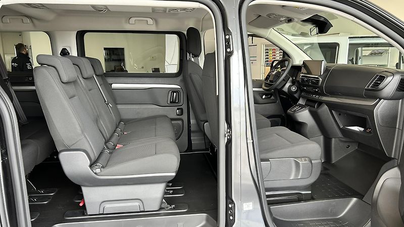 Fiat Ulysse 2.2MTJ 180k 8AT L3 - fotka 10 z 14
