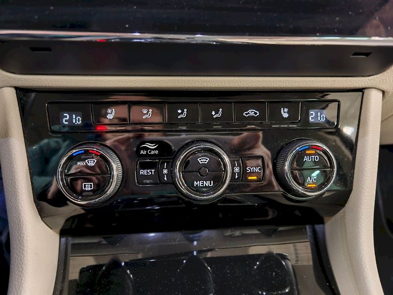 Škoda Superb (2022) 2.0 TDI 147 kW DSG 4x4 L&K - fotka 18 z 31