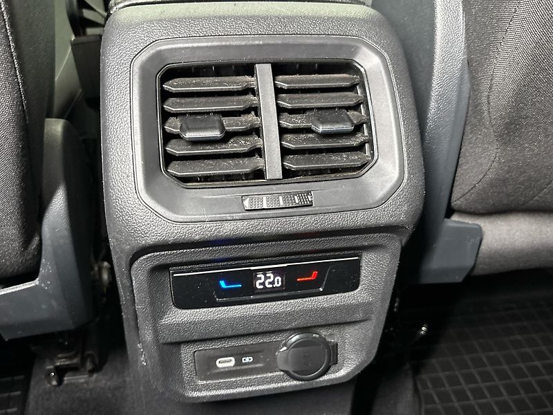 Volkswagen Tiguan Elegance 4Motion DSG - fotka 22 z 30