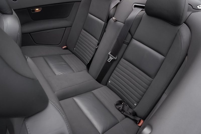 Volvo C70 2.4 D5 MOMENTUM - fotka 25 z 34