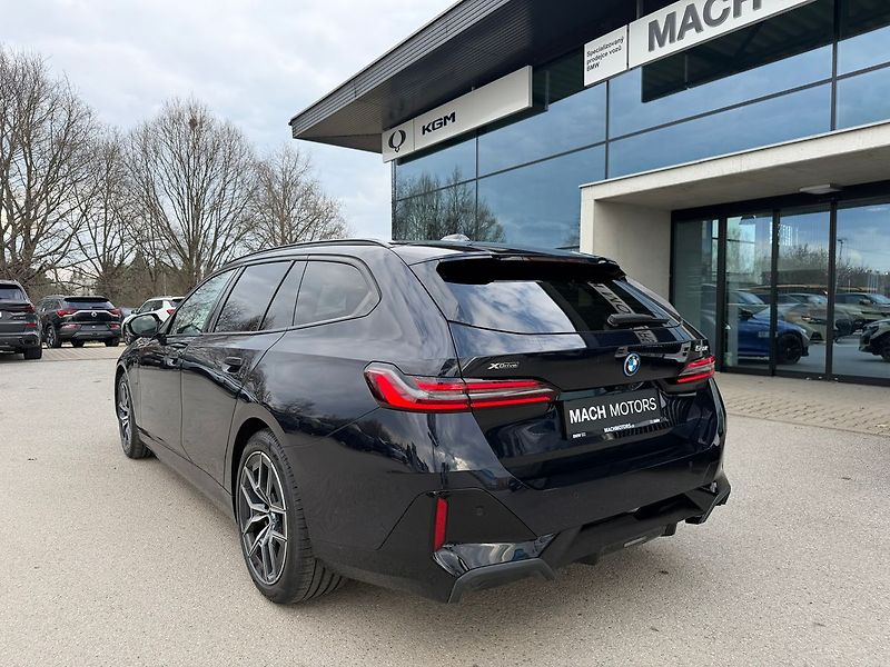 BMW Řada 5 550e xDrive Touring 08/2025 - fotka 8 z 29