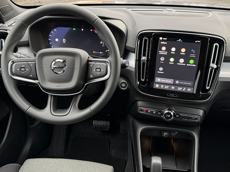 Volvo XC40 (2026) PLUS DARK B3, 360°, PIXEL LED - fotka 19 z 20