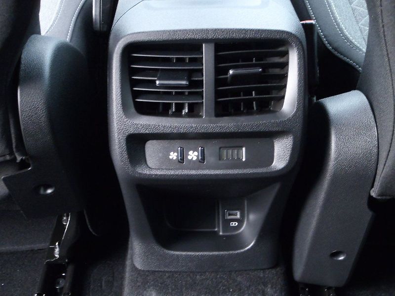 Opel Combo Life Elegance Plus 1.5 CDTI - fotka 26 z 29