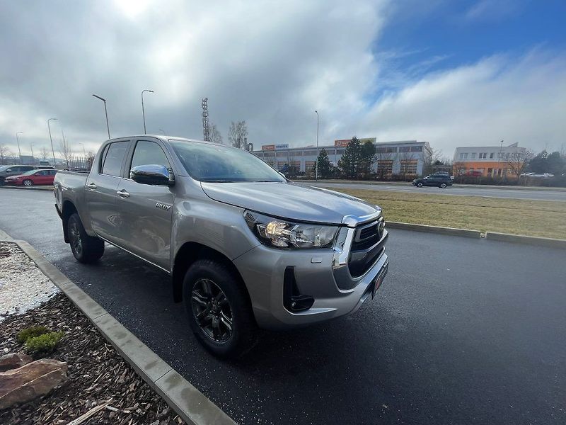 Toyota Hilux 2.8 D-4D Automat Active - fotka 8 z 27