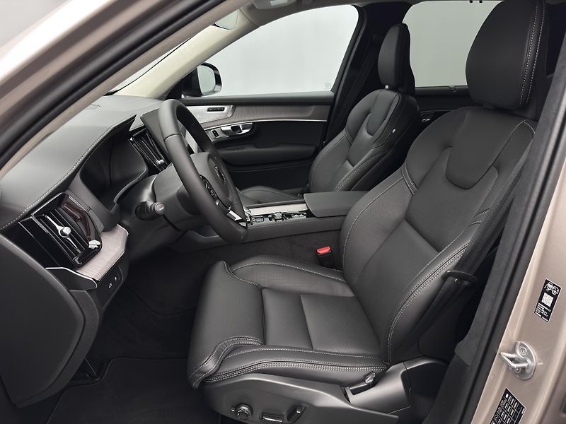 Volvo XC90 (2026) T8 AWD Plug-in DARK ULTRA 7 - fotka 3 z 29