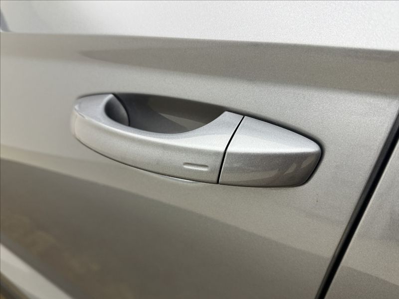 Škoda Karoq 1,6 DSG ACC STYLE+ NAVI KAMERA - fotka 27 z 39