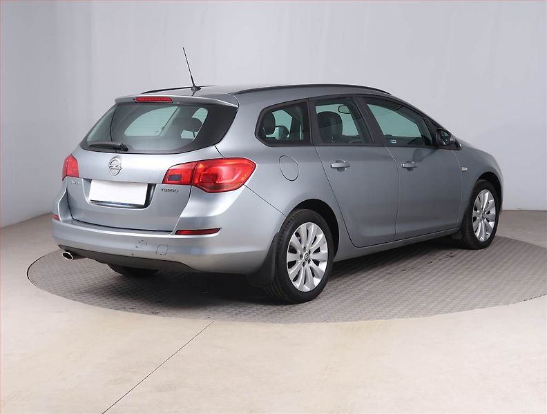 Opel Astra (2011) 1.4 T, Serv.kniha, Tempomat - fotka 5 z 15
