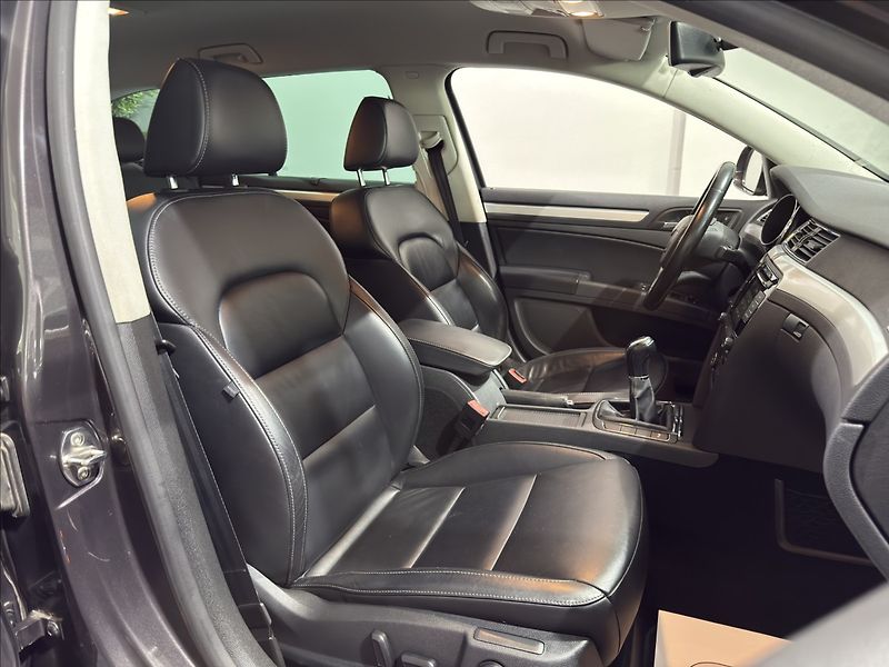 Škoda Superb 2,0   TDI 103KW ELEGANCE XEN - fotka 25 z 34