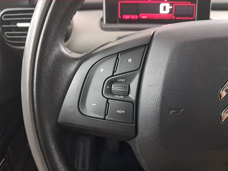Citroën C4 Cactus (2018) 1.6 BlueHDi, Navi, Tempomat - fotka 17 z 18