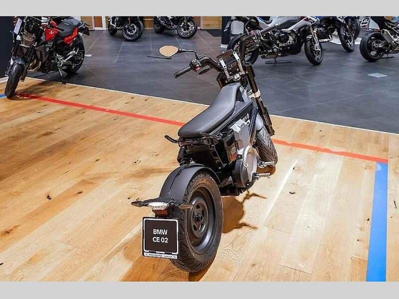 BMW R 18 B pohání mohutný dvouválcový boxer.