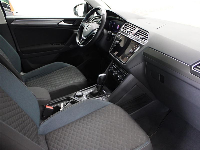 Volkswagen Tiguan 2,0 TSi 140 KW, LED, DSG, 4 Mo - fotka 13 z 30
