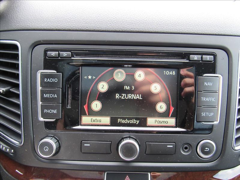 Volkswagen Sharan 2,0 TDi 103kW 5 míst - fotka 16 z 35