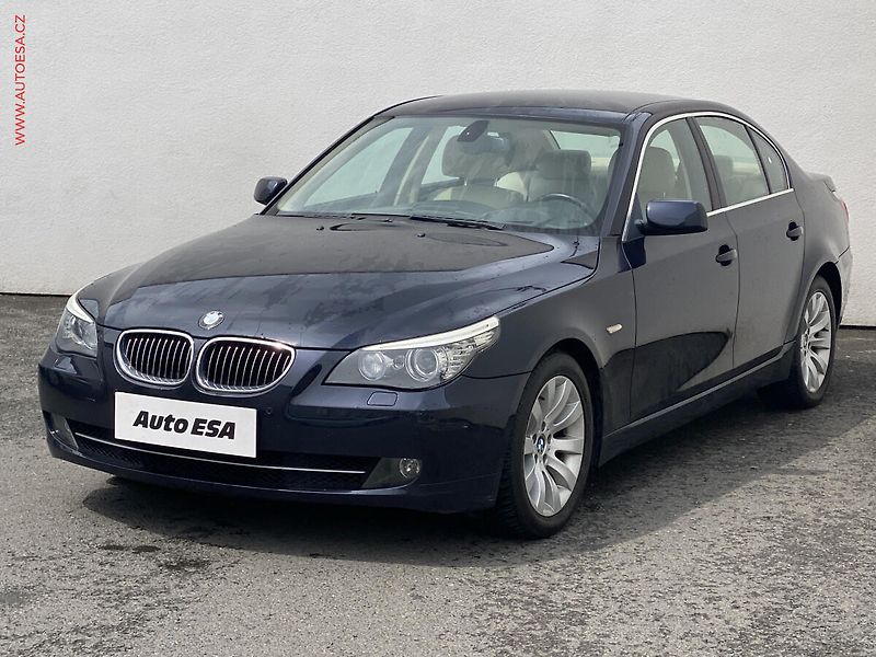 BMW Řada 5 (2007) 4.0i 540i, AT, bixen, kůže - fotka 3 z 23