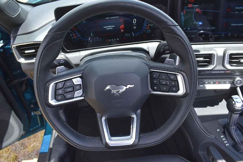 Ford Mustang Convertible - I v sedmé generaci neztrácí svůj půvab.