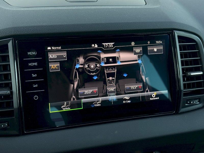Škoda Karoq (2023) 2.0 TDI 110 kW DSG 4x4 SportLi - fotka 21 z 26