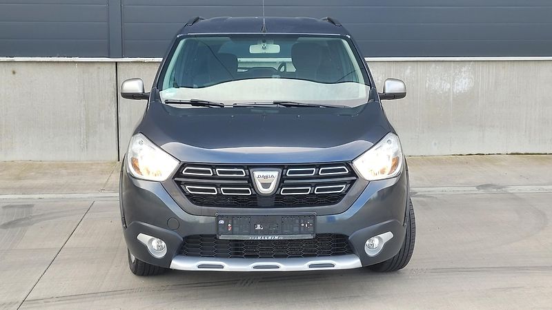 Dacia Lodgy STEPWAY 1,6i 75 KW 7 MÍST - fotka 2 z 26