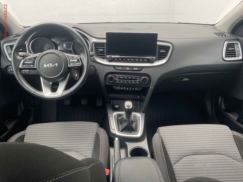 Kia Ceed (2023) 1.5 T-GDi SW, 1.maj,ČR, TOP - fotka 8 z 17