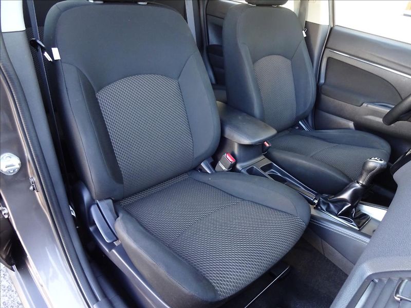 Mitsubishi ASX 1,6 i 85kW - fotka 28 z 52