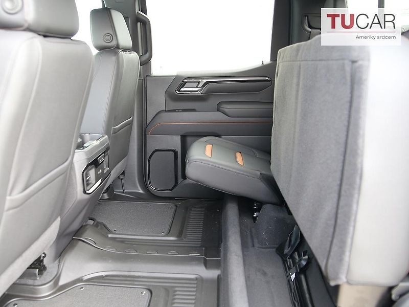 Chevrolet Silverado (2026) ZR2 6.2 V8  - fotka 43 z 48
