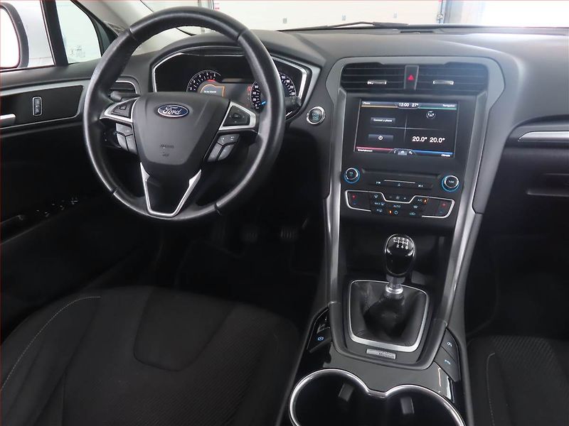 Ford Mondeo (2015) 2.0 TDCI, Xenony, Tempomat - fotka 7 z 15