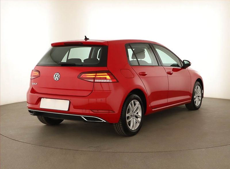 Volkswagen Golf (2019) 1.5 TSI, Automat, Tempomat - fotka 5 z 14