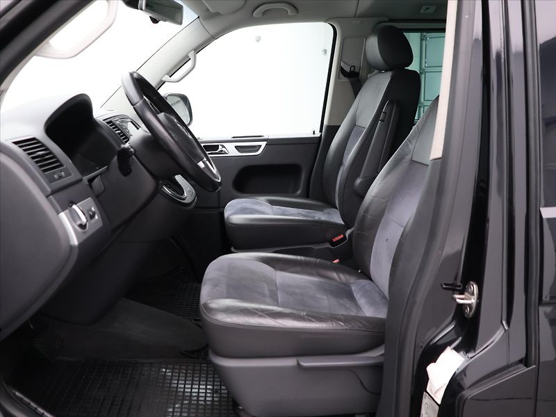 Volkswagen Multivan 2,0 TSI 150kW 4M DSG Highline - fotka 11 z 39
