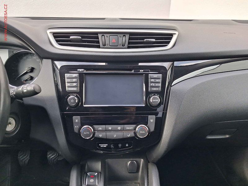 Nissan Qashqai (2014) 1.2 DiG-T, Acenta, navi - fotka 12 z 17