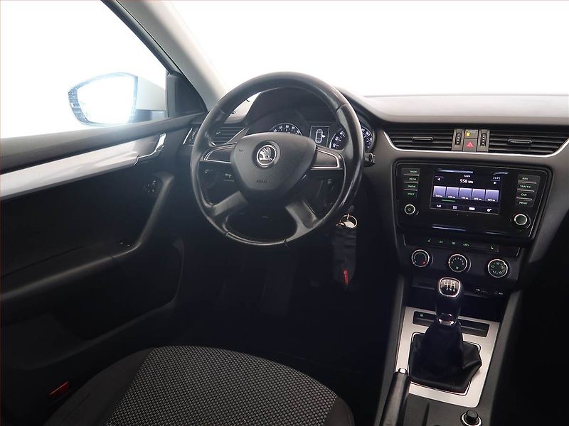 Škoda Octavia (2015) 2.0 TDI, Navi, Tempomat - fotka 7 z 13
