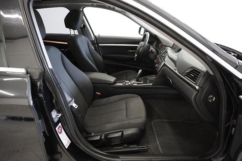 BMW Řada 3 320i LUXURY LINE AUTOMAT - fotka 33 z 35
