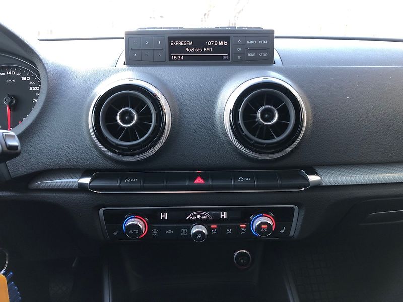 Audi A3 (2014) 1.6 TDi S-line - fotka 21 z 25
