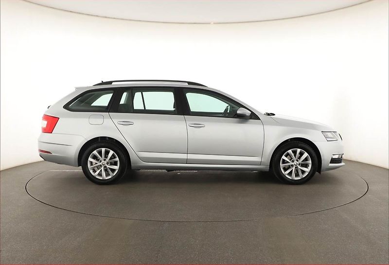 Škoda Octavia (2020) 2.0 TDI, Automat, Navi - fotka 6 z 15