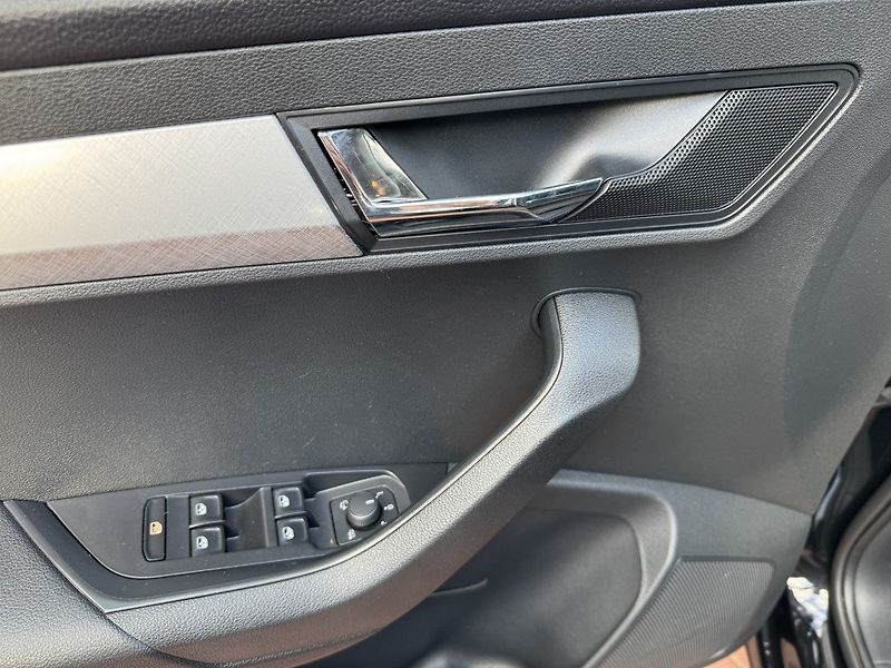 Škoda Karoq (2022) 2.0TDi LED Kamera Smartlink - fotka 26 z 48