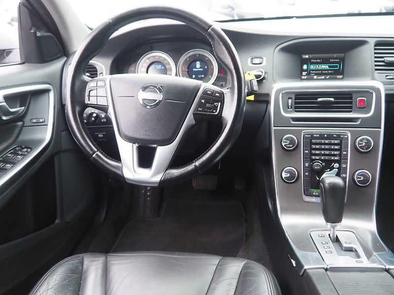 Volvo V60 (2010) 2.0D 120 kW, Automat - fotka 15 z 34