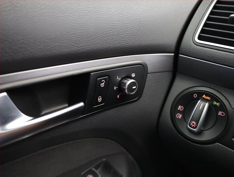 Volkswagen Touran (2013) 1.6 TDI, Automat, Serv.kniha - fotka 16 z 19
