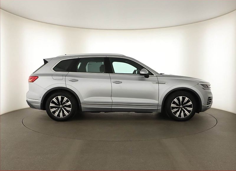 Volkswagen Touareg (2020) 3.0 TDI - fotka 6 z 21