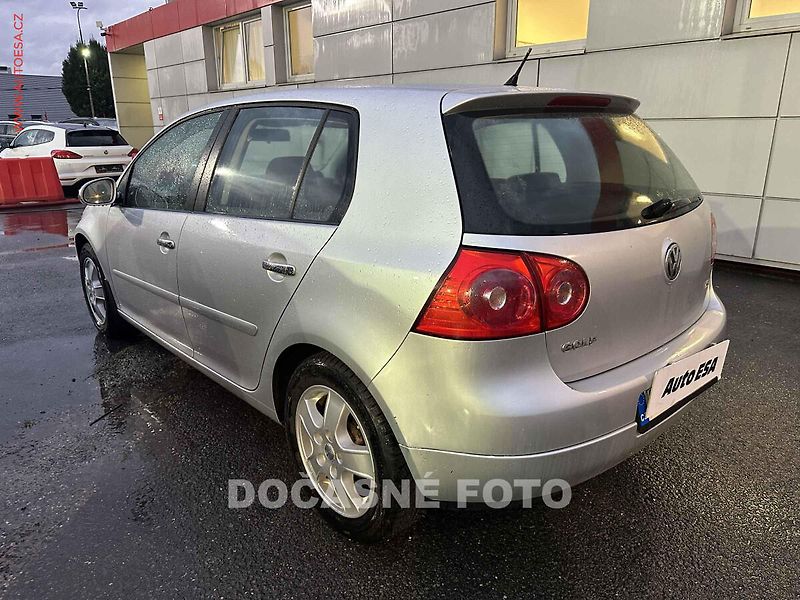 Volkswagen Golf (2007) 1.6i, 2.maj,ČR, Trendline - fotka 2 z 3