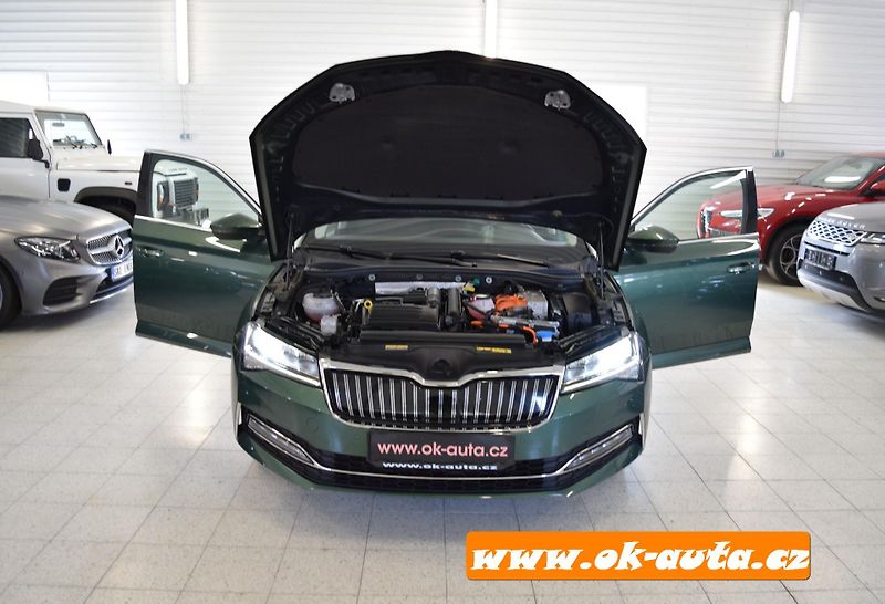 Škoda Superb 1.4 TSI iV DSG 160 kW PRAV.SER - fotka 55 z 63
