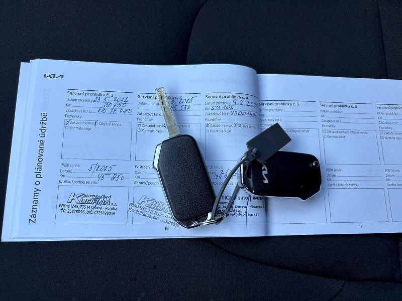 Kia Sportage (2022) 1.6 T-GDI 110kW - fotka 35 z 35
