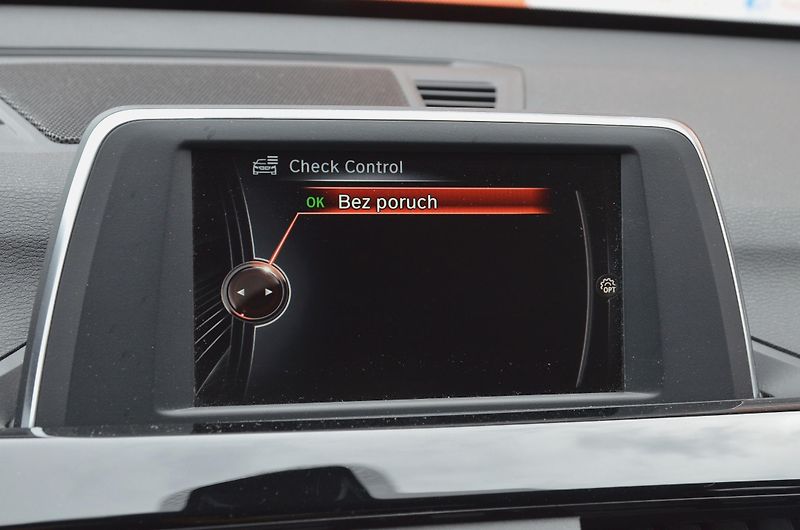 BMW X1 (2015) sDrive 18d 110kW SPORT / LED - fotka 38 z 39