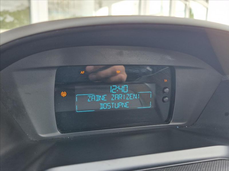 Ford Kuga 1,5 i EB 88kW AC VÝHŘEV NOVSTK - fotka 31 z 36