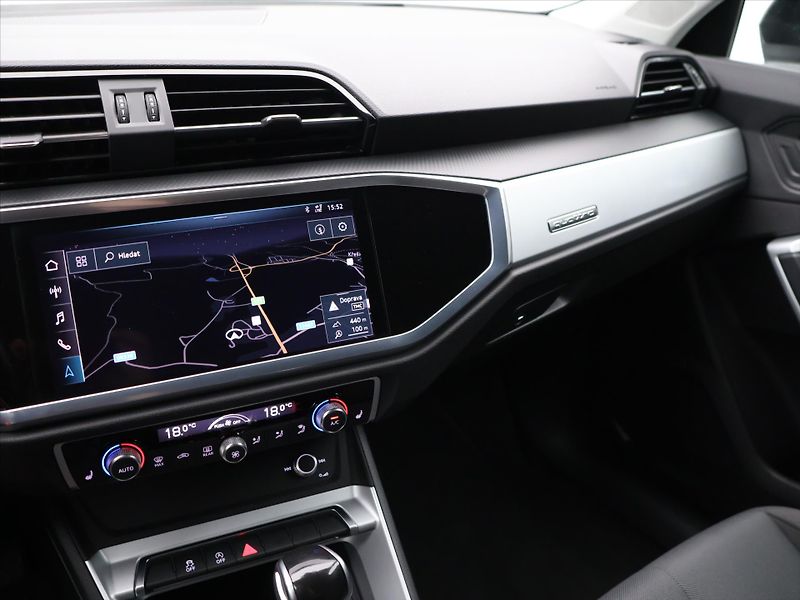 Audi Q3 2,0 40 TFSI Aut. quattro LED - fotka 19 z 28