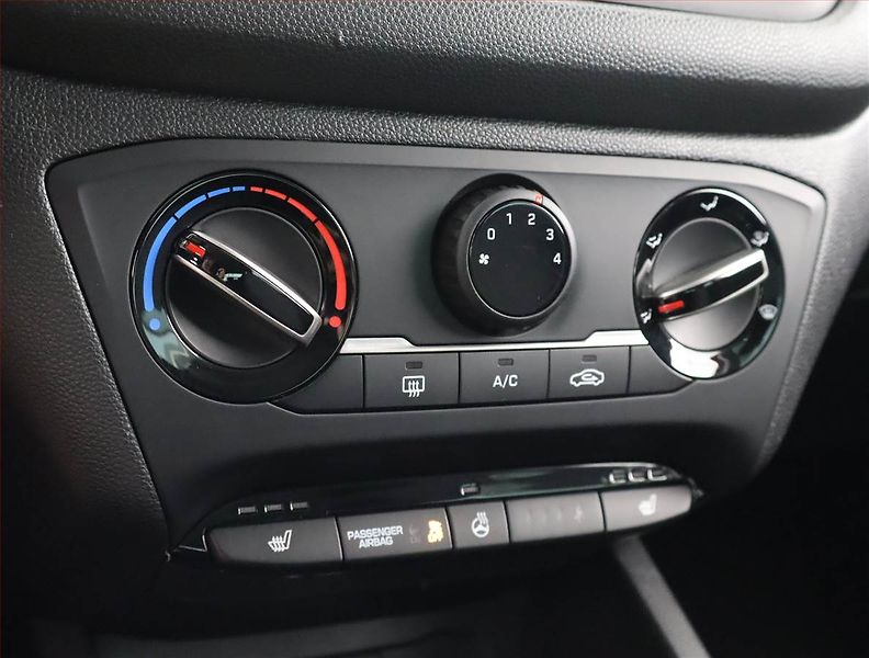 Hyundai i20 (2017) 1.2, Tempomat, Park. senzory - fotka 18 z 19