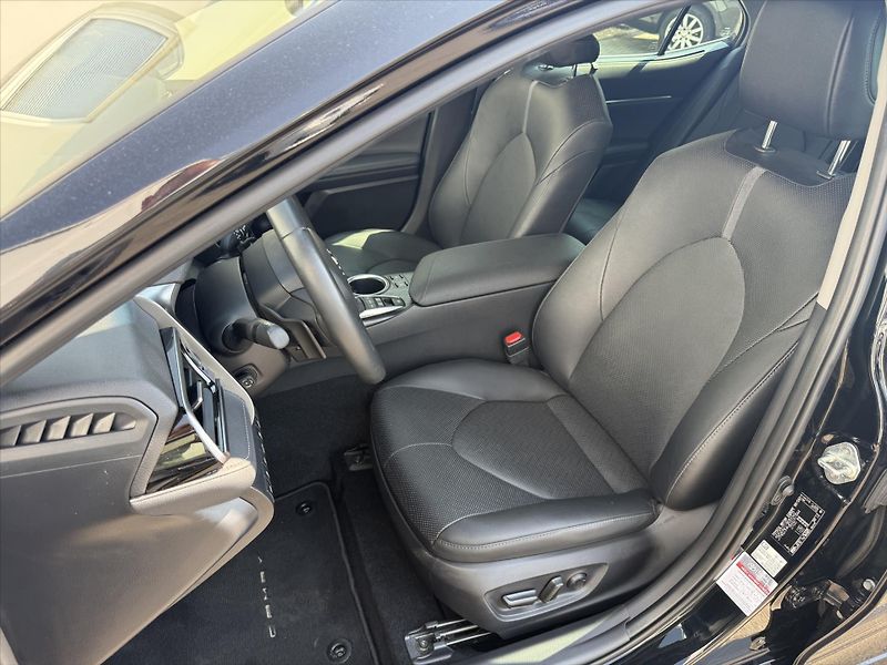 Toyota Camry 2,5 Executive VIP - fotka 8 z 21