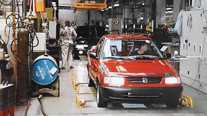 VW Caddy při zkoušce brzd v továrně Škoda Kvasiny