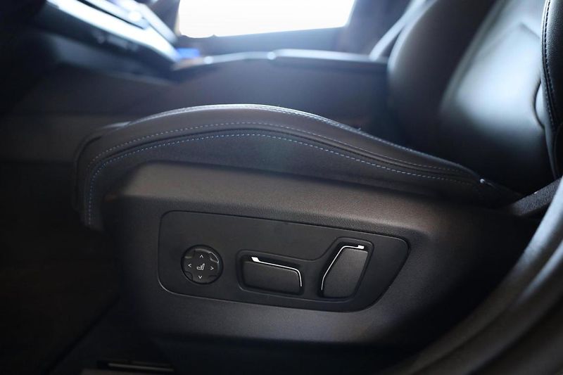BMW Řada 5 540d xDrive Touring - fotka 24 z 24