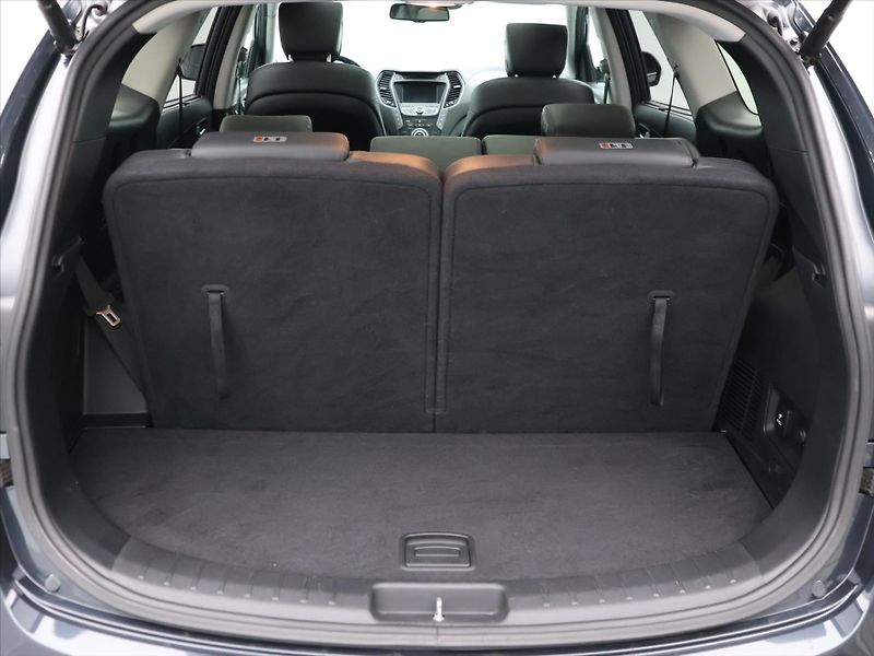 Hyundai Grand Santa Fe 2,2 CRDI 145kW CZ Luxury DPH - fotka 10 z 32