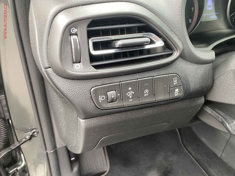 Hyundai i30 (2021) 1.5 GDi, ČR, servis.kniha - fotka 15 z 19