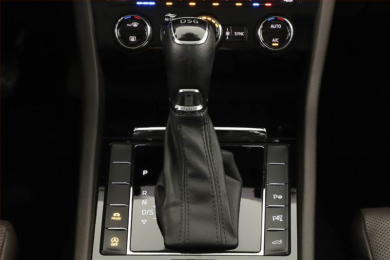 Škoda Superb (2021) Laurin&Klement 1.5 TSI - fotka 11 z 20