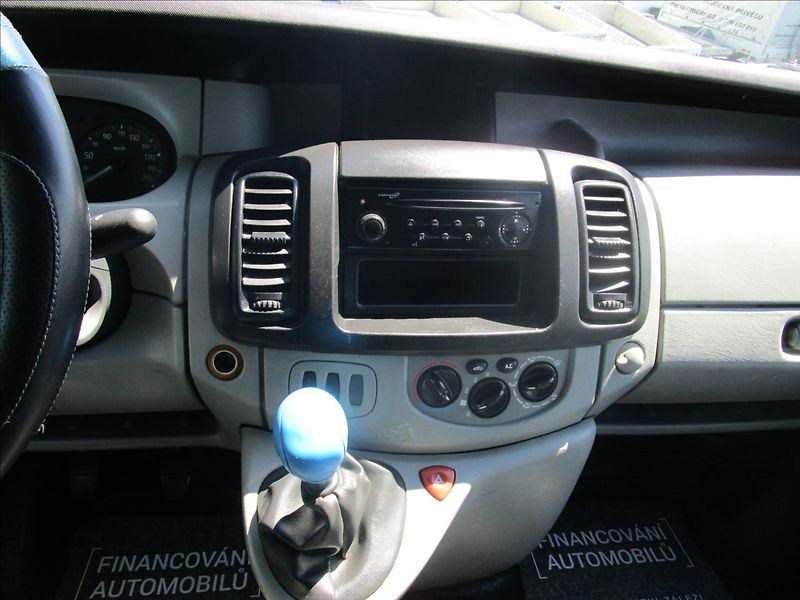 Renault Trafic 2.0dCi 115 L2H1, 6 míst - fotka 9 z 45